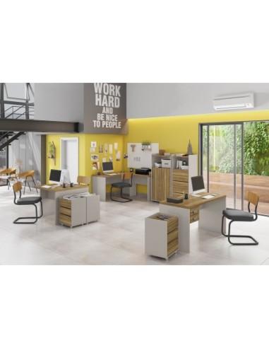 Mesas de oficina STUDIO 136 y STUDIO 90, bilaminado miel y cacao, 136 x 150 cms